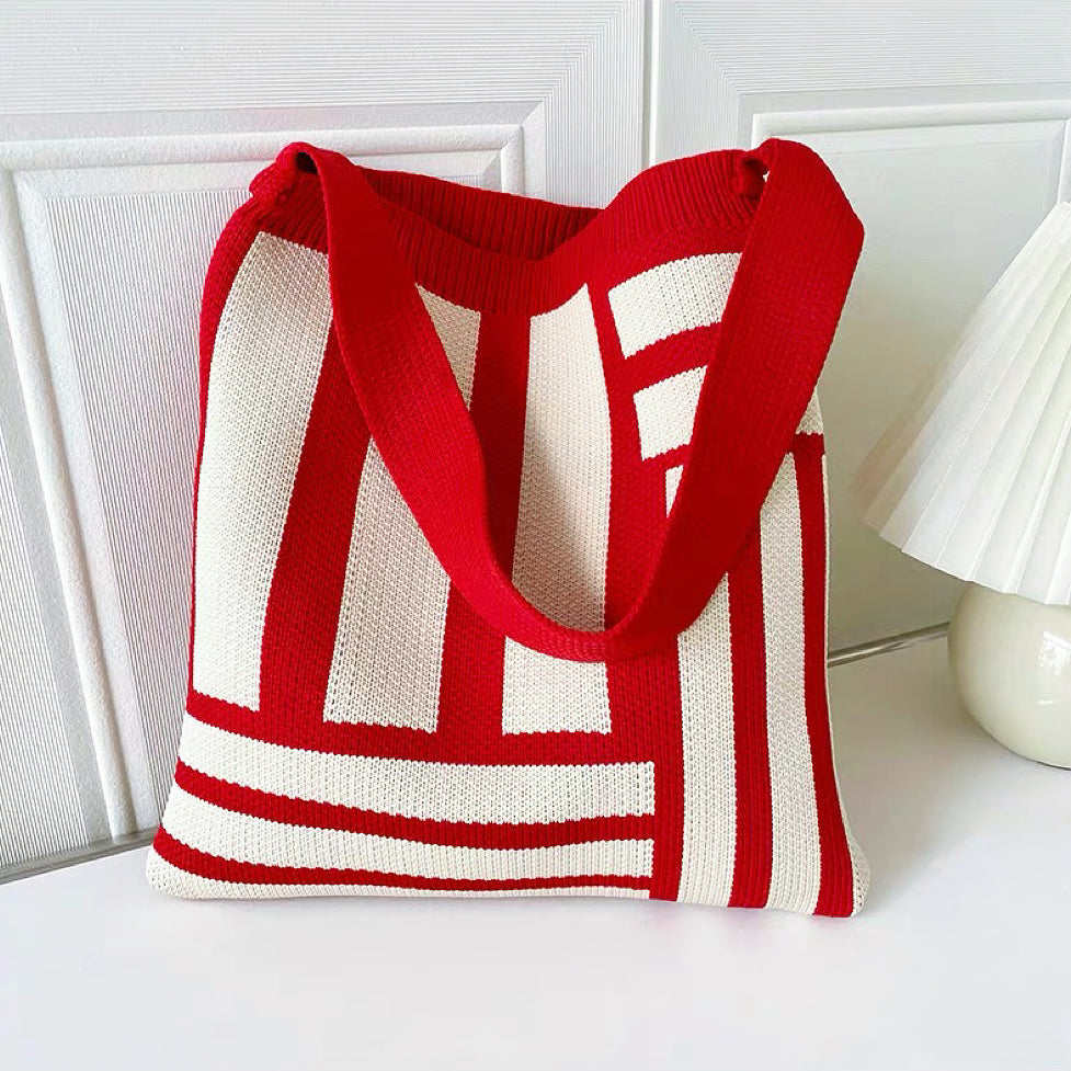 Gestrickte Tasche mit geometrischen Linien - Rot - Gestrickte Tasche mit geometrischen Linien - € - - Concept Frankfurt
