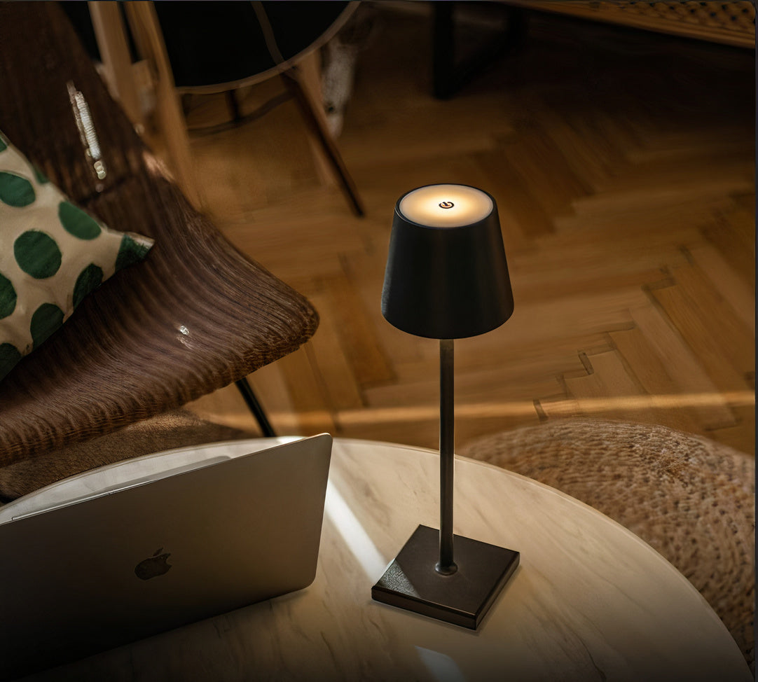Ilumi | Tischleuchte mit Touch-Steuerung - - Ilumi | Tischleuchte mit Touch-Steuerung - € - Außenlampen Tischlampen Tragbare Lampen - Concept Frankfurt