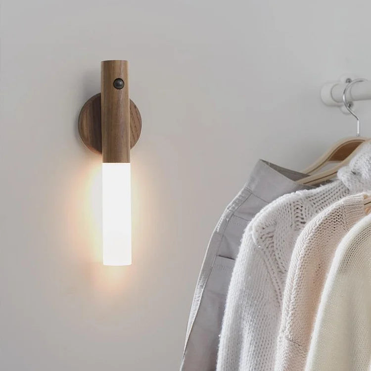 LightFlow | LED-Lampe mit Bewegungssensor - Dunkles Holz - - Tragbare Lampen Wandleuchten - Concept Frankfurt