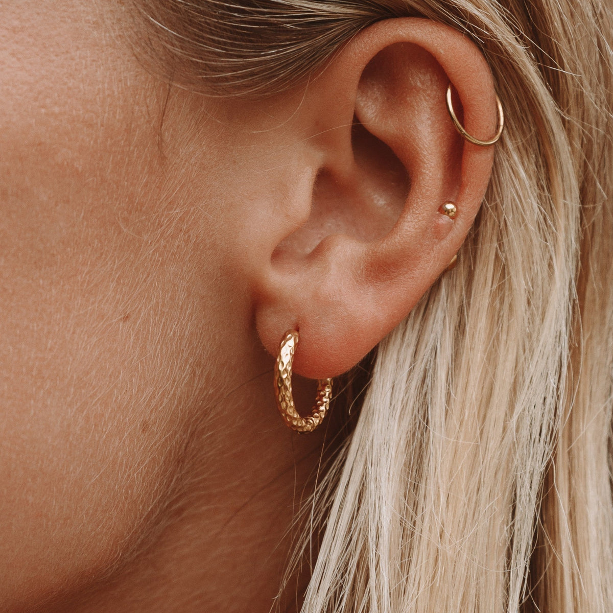 Gehämmerte Creolen - - pair of earrings - - Concept Frankfurt