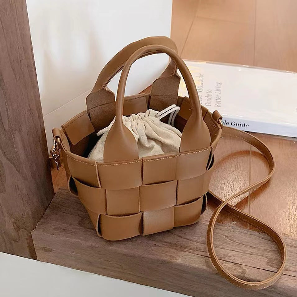 Woven Leather Mini Basket Bag - Braun - - Concept Frankfurt